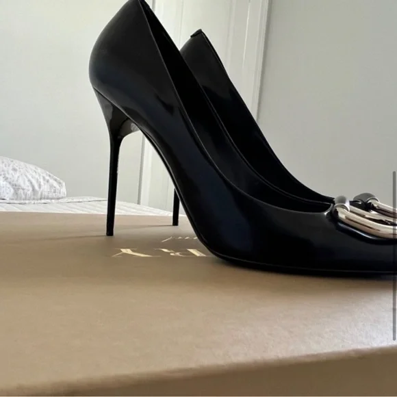 Burberry buckle heels - Picture 2 of 4